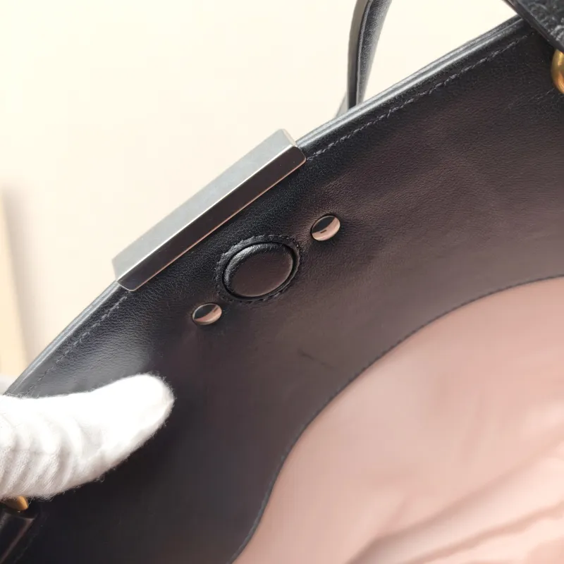 GUCCI Shoulder Bag G Tote Bag Black Calfskin 37 × 10 × 23 cm — detail view 1 of 12