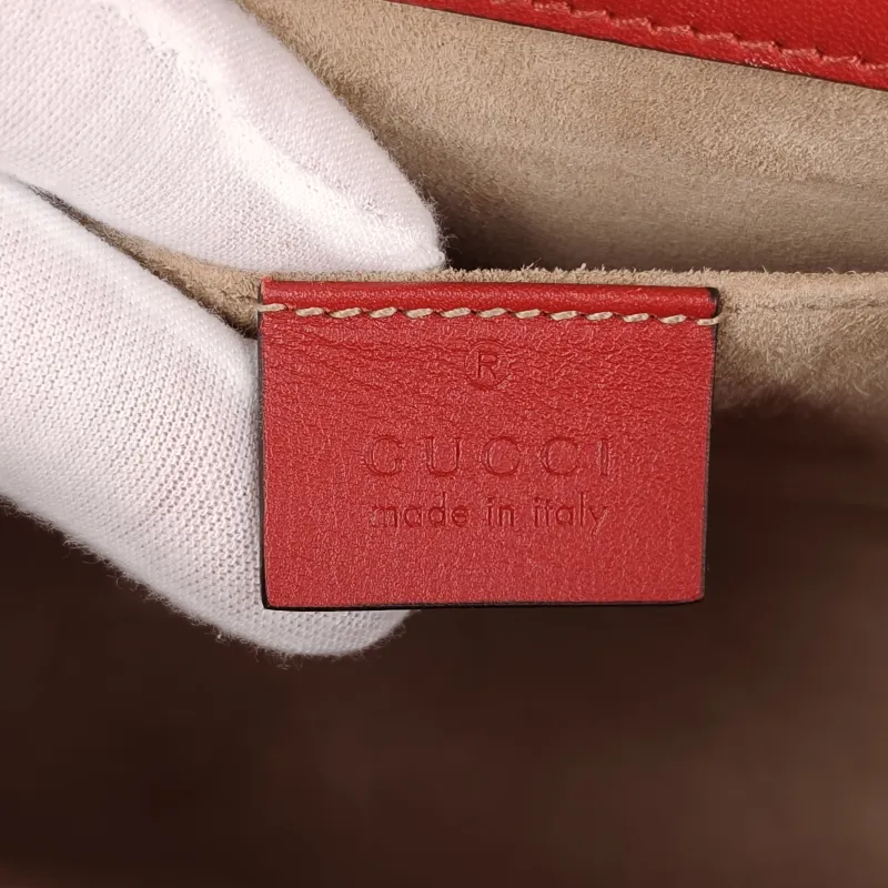 GUCCI Crossbody Bag Padlock Pearl Edition Red Calfskin Small 20.5 × 7.5 × 13 cm — detail view 4 of 13