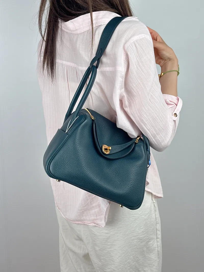 Hermès Crossbody Bag Lindy 266O Taurillon Clemence TC Calfskin Small26 × 12 × 18 cm — on-model view 2 of 2