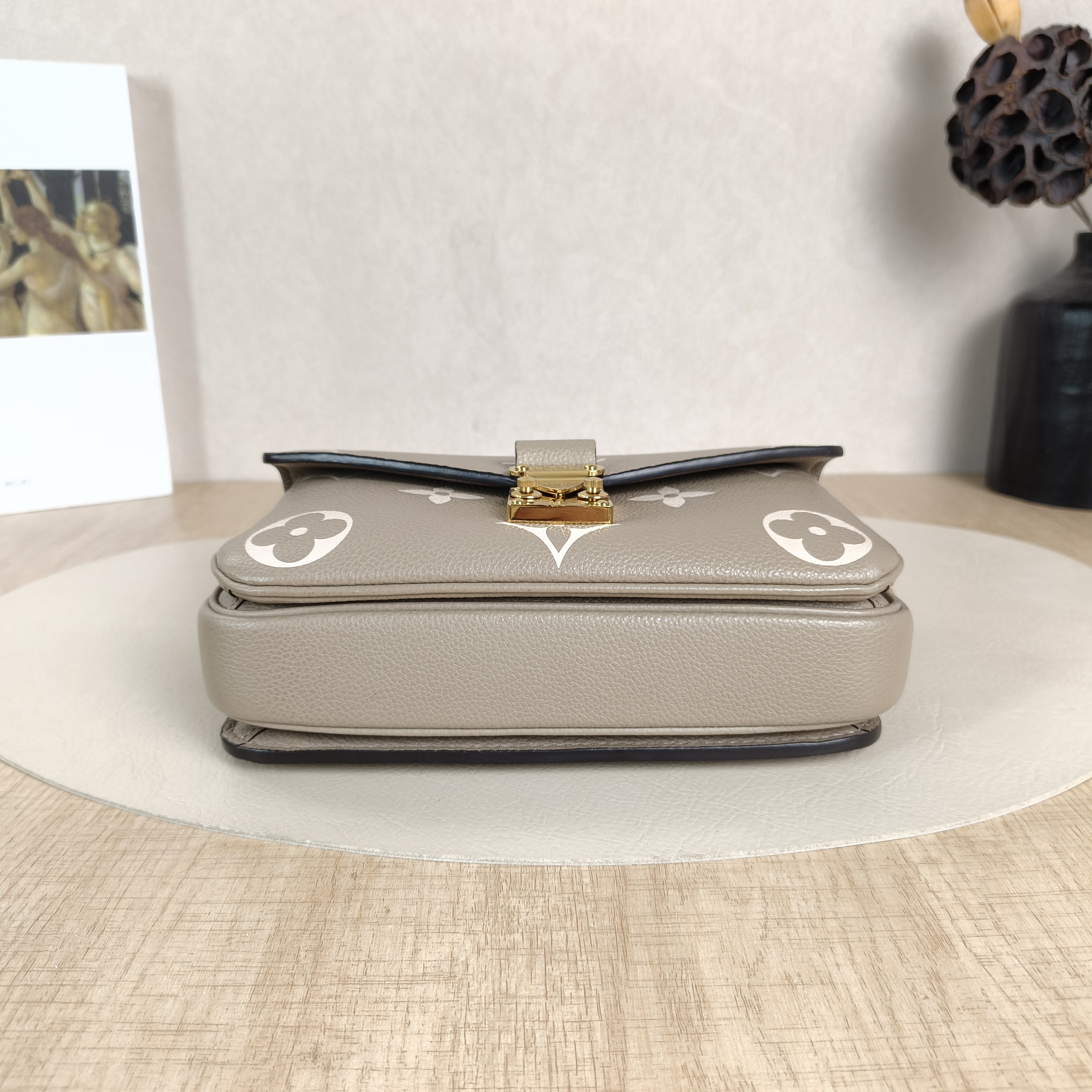 Louis Vuitton Crossbody Bag Pochette Métis East West Empreinte Embossed Calfskin Monogram Small21.5 × 6 × 13.5 cm — cover view 3 of 5