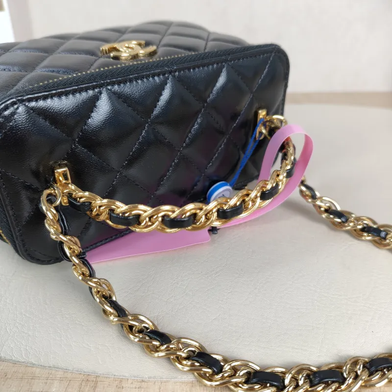 Chanel Crossbody Bag Edition Black Lambskinmini16 × 8 × 9.5 cm — detail view 2 of 14