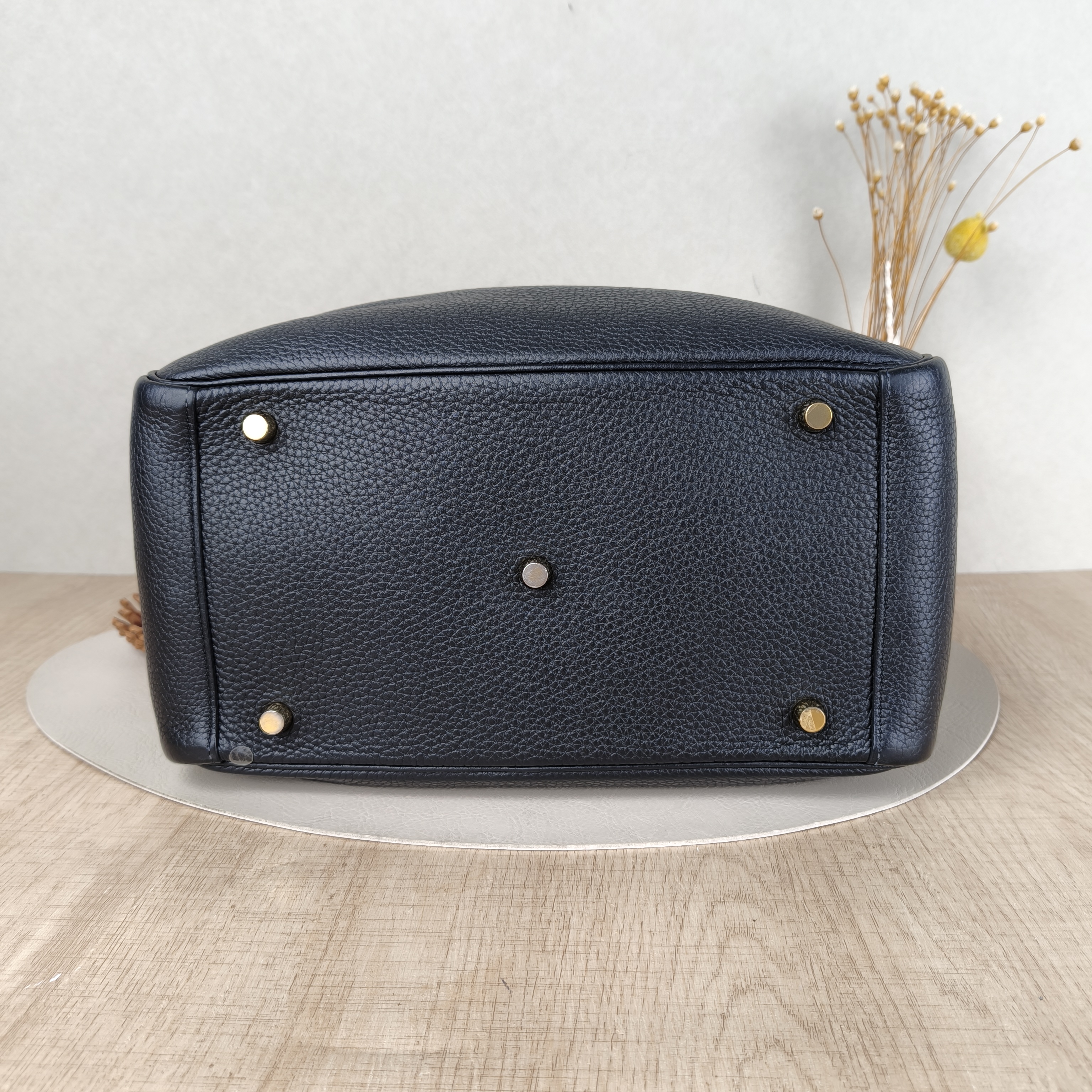 Hermès Crossbody Bag Lindy 3089Black Taurillon Clemence TC Calfskin Medium30 × 15 × 19 cm — cover view 3 of 5