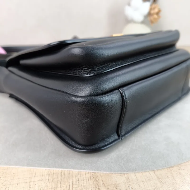 SAINT LAURENT Crossbody Bag Niki Besace Messenger Bag Black Calfskin Small 21.5 × 9.5 × 16 cm — detail view 3 of 13