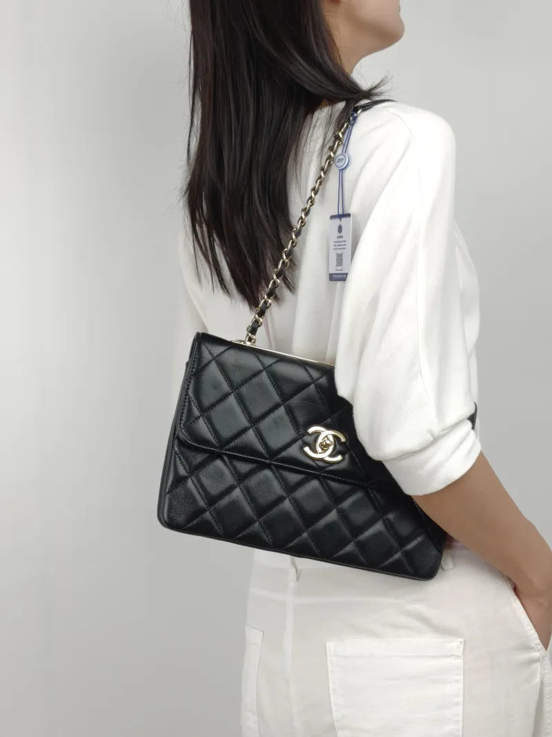 Chanel Shoulder Bagtrendy cc Shoulder Bag Black Lambskin Medium26 × 6 × 17 cm — on-model view 3 of 3