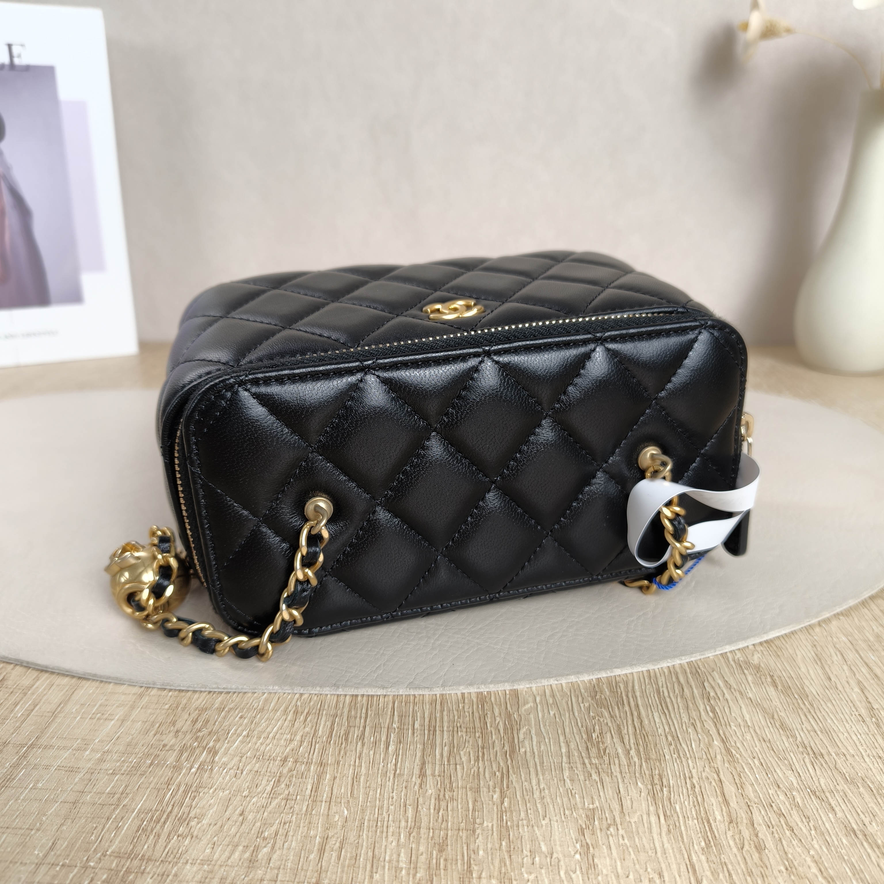 Chanel Crossbody Bag Edition Black Lambskin One Size17 × 8 × 9.5 cm — cover view 11 of 11