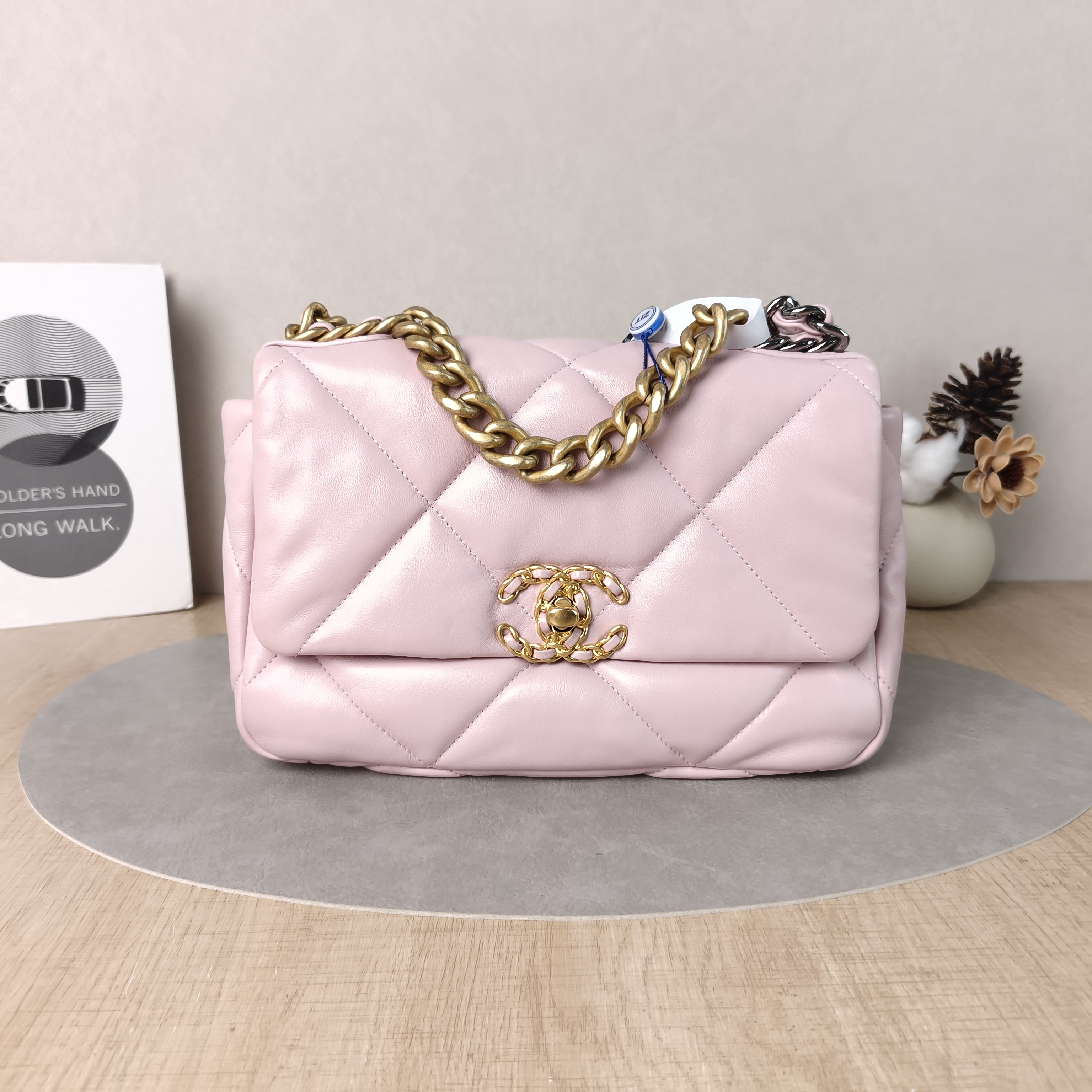 Chanel Crossbody Bag19Bag Pink Lambskin Small26 × 9 × 16 cm
