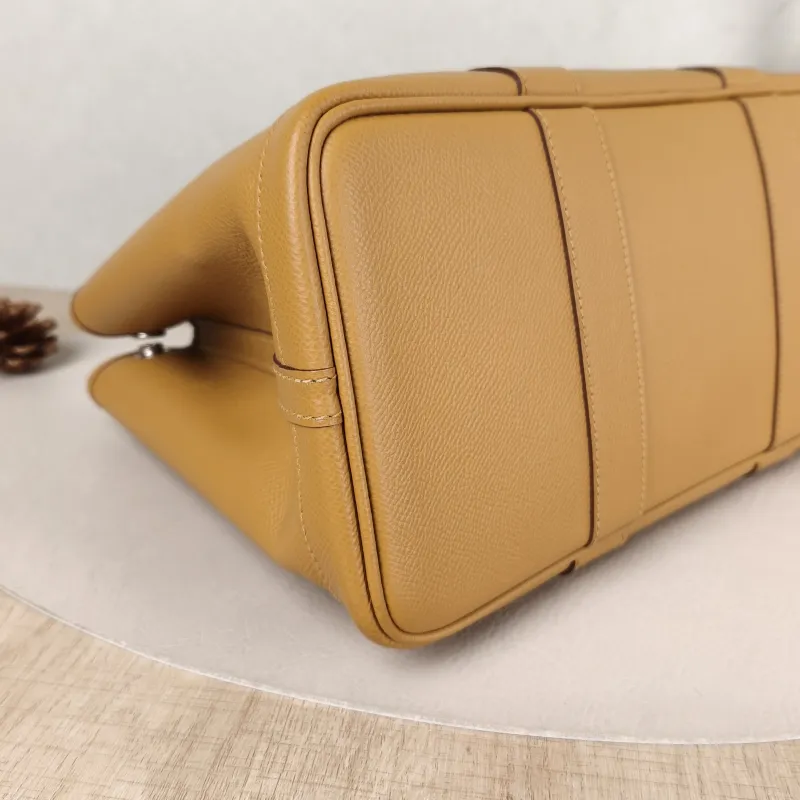 Hermès Top Handle Bag Garden Party 30 30 Negonda Calfskin Medium 30 × 13 × 21 cm Z — detail view 5 of 9