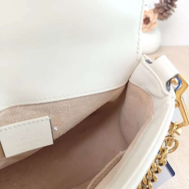 GUCCI Crossbody Bag GG Marmont Marmont White Calfskinmini21 × 8 × 15.5 cm — detail view 11 of 15