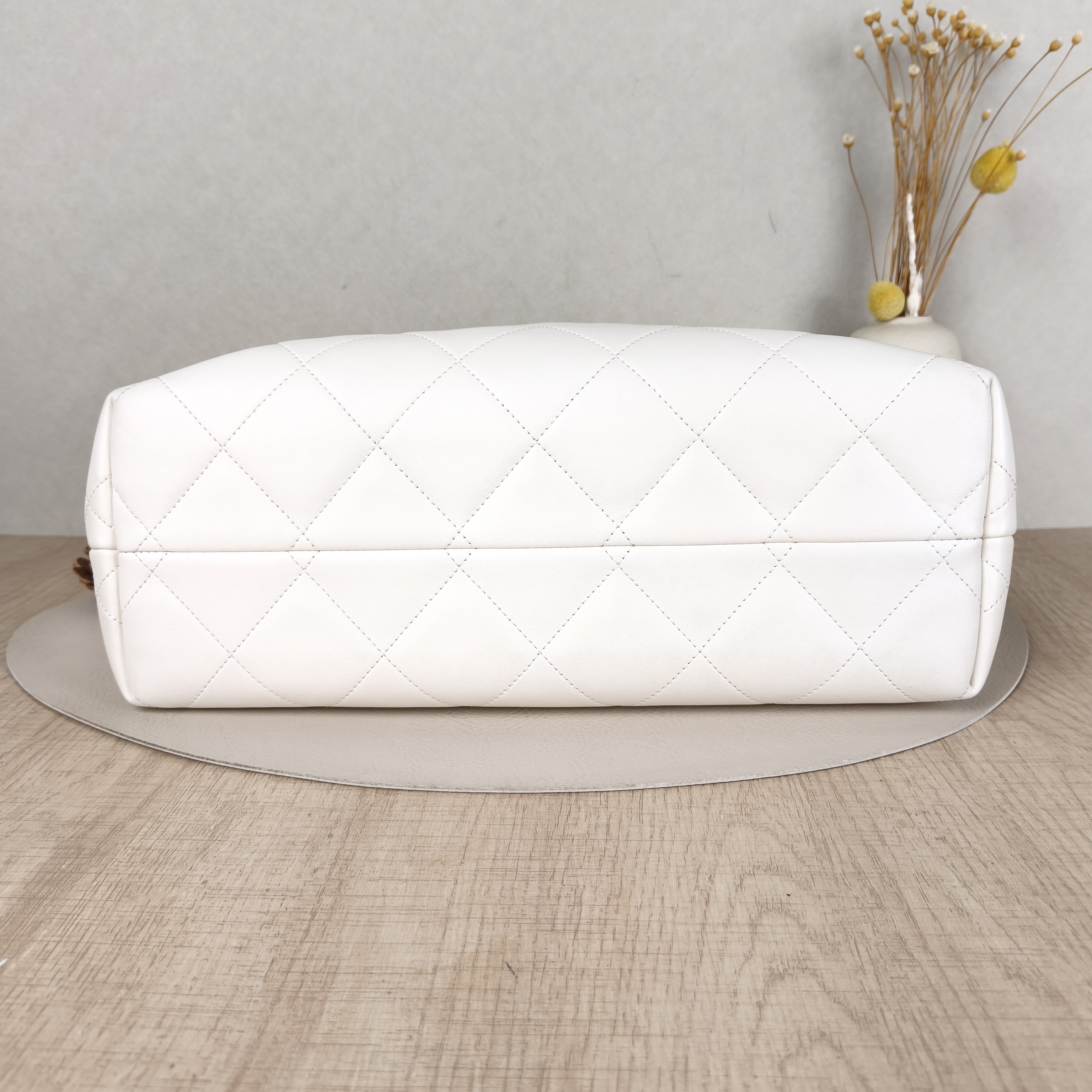 Chanel Shoulder Bag25a Top Handle Bag White Calfskin One Size36 × 14 × 24 cm — cover view 2 of 5