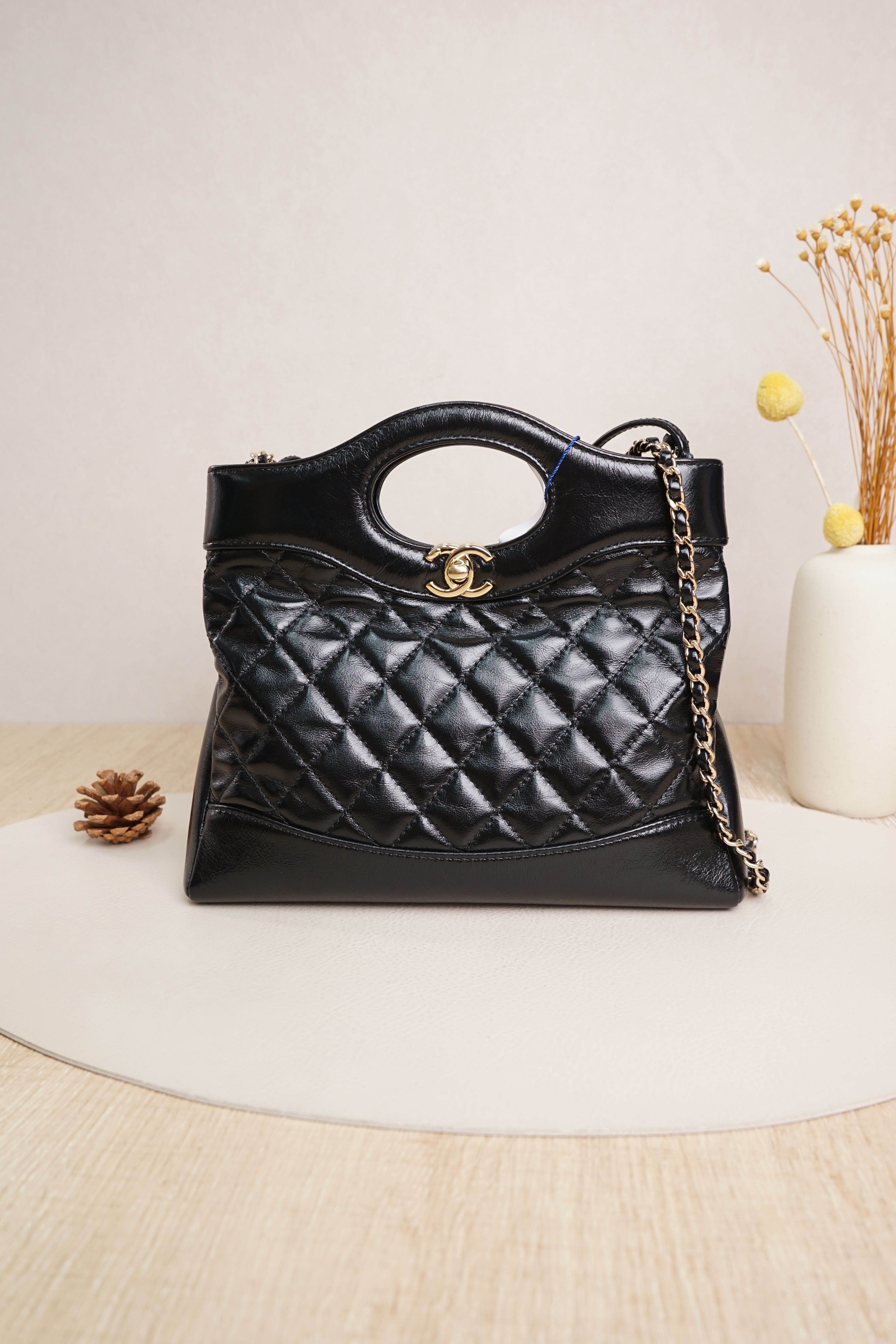 Chanel Crossbody Bag31Bag Black Waxed Leather23 × 5.5 × 22 cm