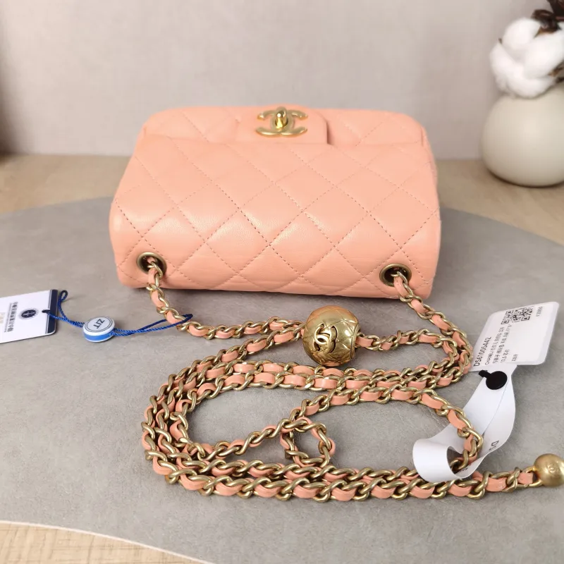 Chanel Crossbody Bag Pink Lambskin One Size 17 × 8 × 13.5 cm — detail view 12 of 12