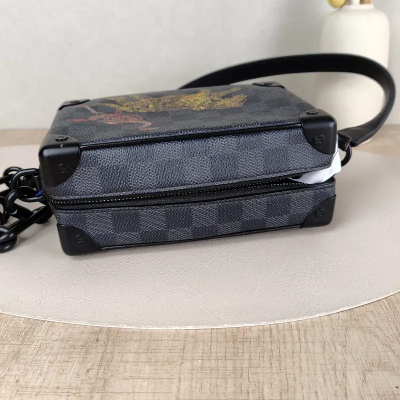 Louis Vuitton Crossbody Bag SOFT TRUNK Box PV Cmini18.5 × 8 × 13 cm — detail view 5 of 11