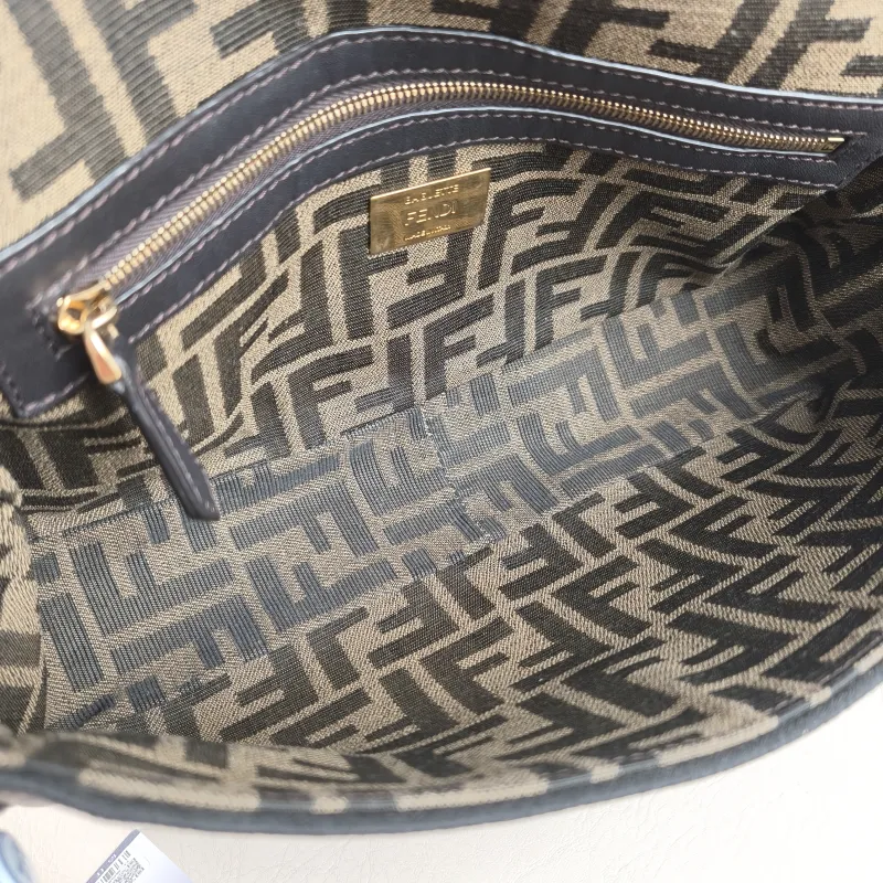 FENDI Crossbody Bag Baguette Baguette Bag Brown Canvas Medium 27 × 6 × 15 cm — detail view 6 of 11