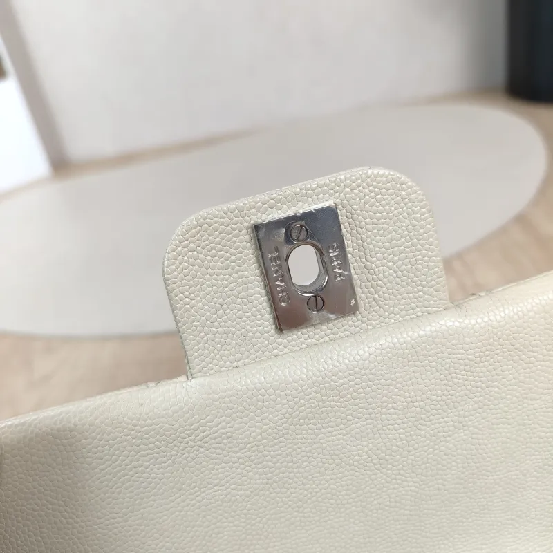 Chanel Crossbody Bagcf Collection Crossbody Bag White Calfskin One Size19 × 7 × 16 cm — detail view 8 of 16