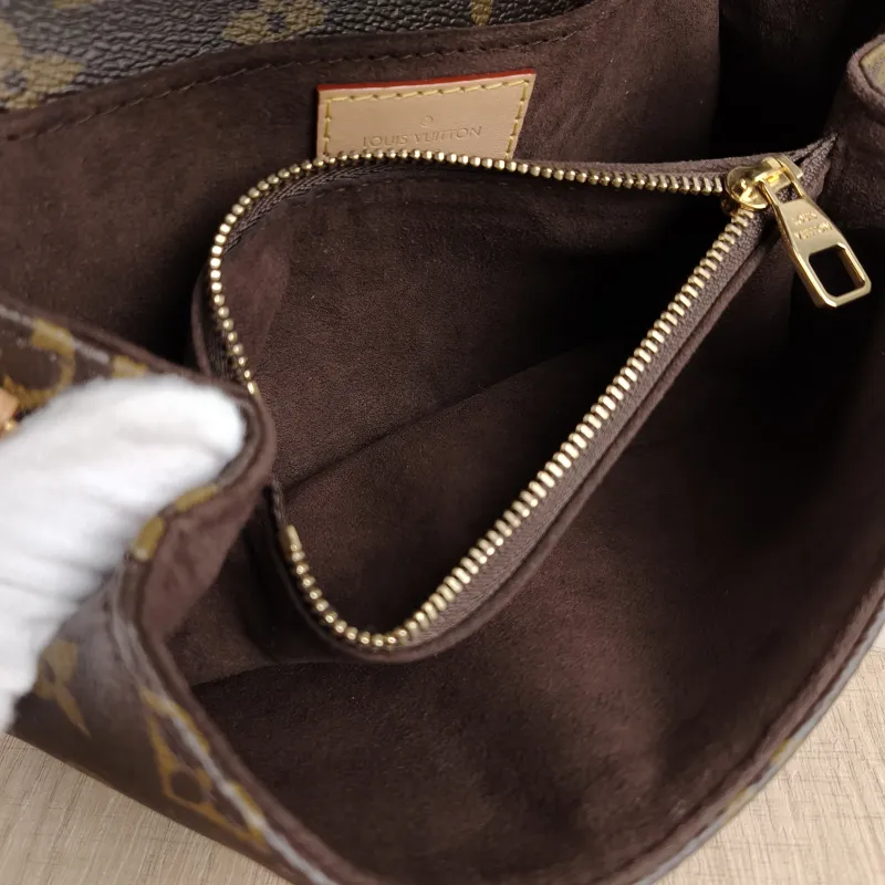 Louis Vuitton Crossbody Bag Pochette Métis East West Monogram PVC Small21.5 × 6 × 13.5 cm — detail view 14 of 14