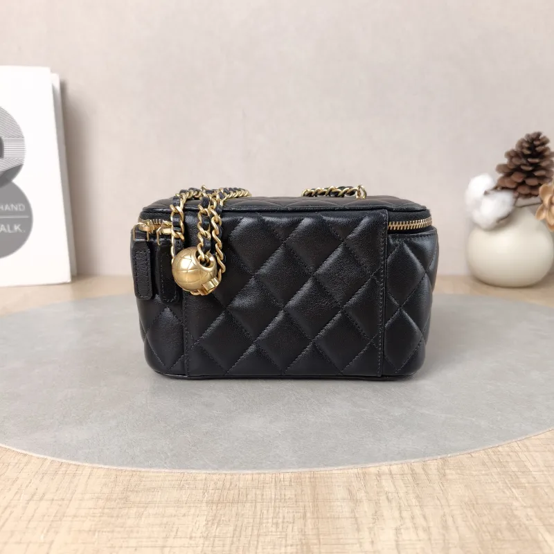 Chanel Crossbody Bag Edition Black Lambskin One Size17 × 8 × 9.5 cm — cover view 3 of 5