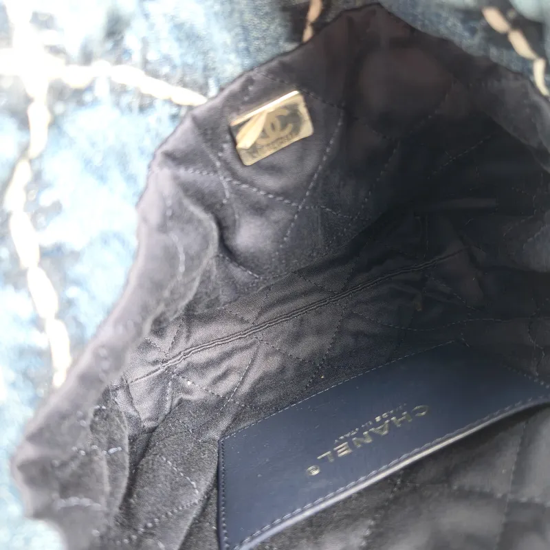 Chanel Crossbody Bag 22Bag Mini 20 × 6 × 19 cm — detail view 1 of 10