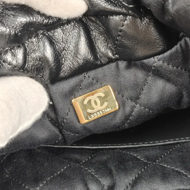 Chanel Shoulder Bag 22Bag Black CC alfskin Mini 20 × 6 × 19 cm — detail view 7 of 11