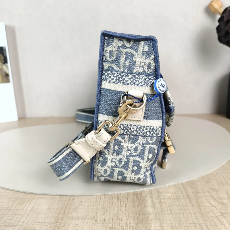 DIOR Crossbody Bag camp Messenger Bag Canvas Small23 × 8 × 15 cm — detail view 2 of 12