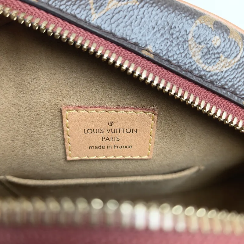 Louis Vuitton Crossbody Bag BOITE CHAPEAU SOUPLE Monogram PVC Large20 × 8 × 22.5 cm — detail view 5 of 10