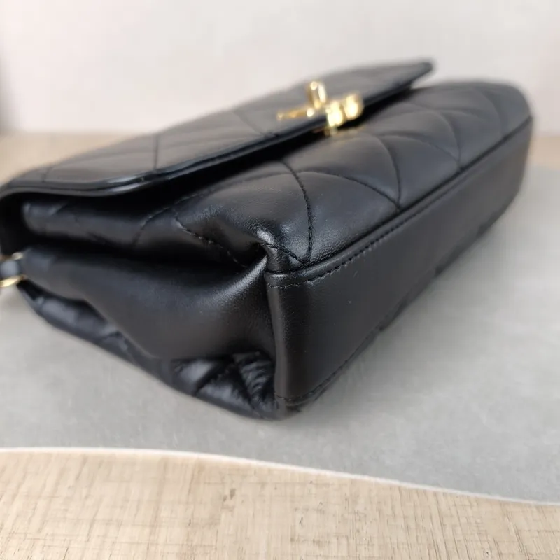 Chanel Crossbody Bag Crossbody Bag Black with Gold-Tone Hardware Lambskin Mini 20 × 6.5 × 13 cm — detail view 14 of 16