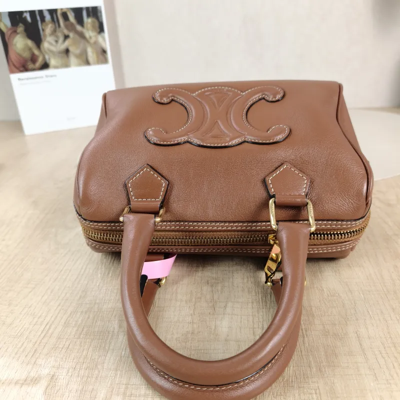 CELINE Crossbody Bag Calfskin Small 20 × 10.5 × 14 cm — detail view 8 of 13