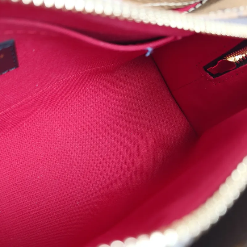 Louis Vuitton Crossbody Bag Onthego East West Two Straps Monogram PVC Small 25 × 10 × 13 cm — detail view 1 of 10