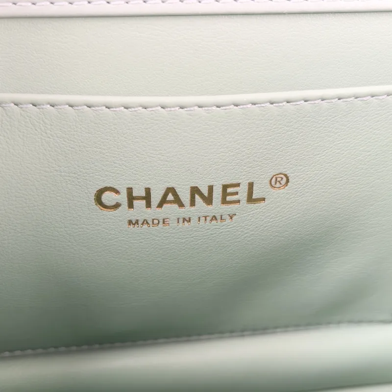 Chanel Crossbody Bag Green Calfskin One Size 22 × 7 × 16 cm — detail view 8 of 14