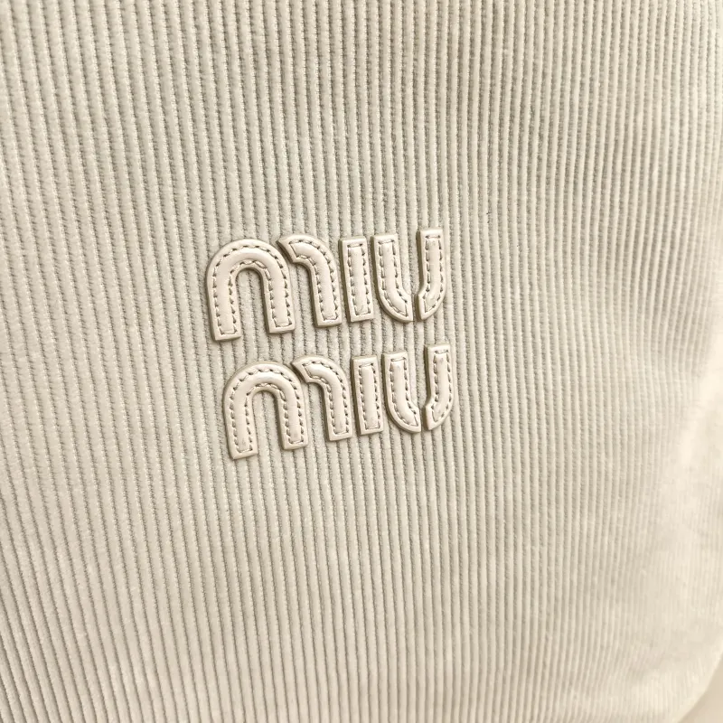 Miumiu Shoulder Bag IVY Tote Shopping Tote White Medium35*40 — detail view 7 of 11