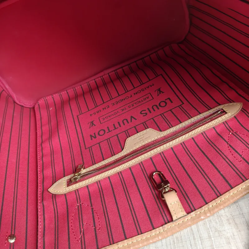 Louis Vuitton Shoulder Bag Neverfull Monogram PVC Medium 31 × 14 × 28 cm — detail view 10 of 12