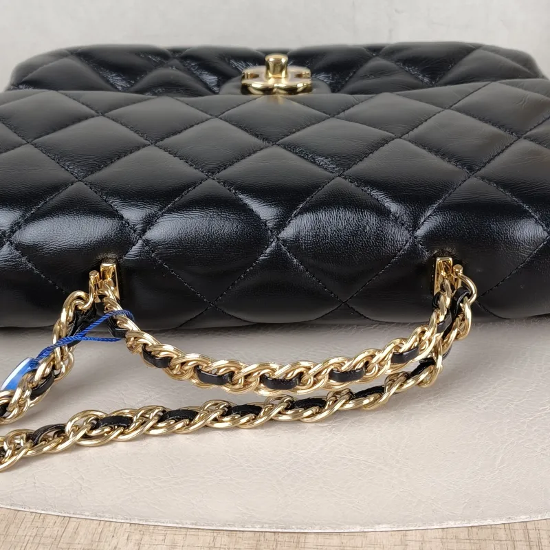 Chanel Crossbody Bag 23a Black SL ambskin Medium 25 × 10 × 16 cm — detail view 3 of 14