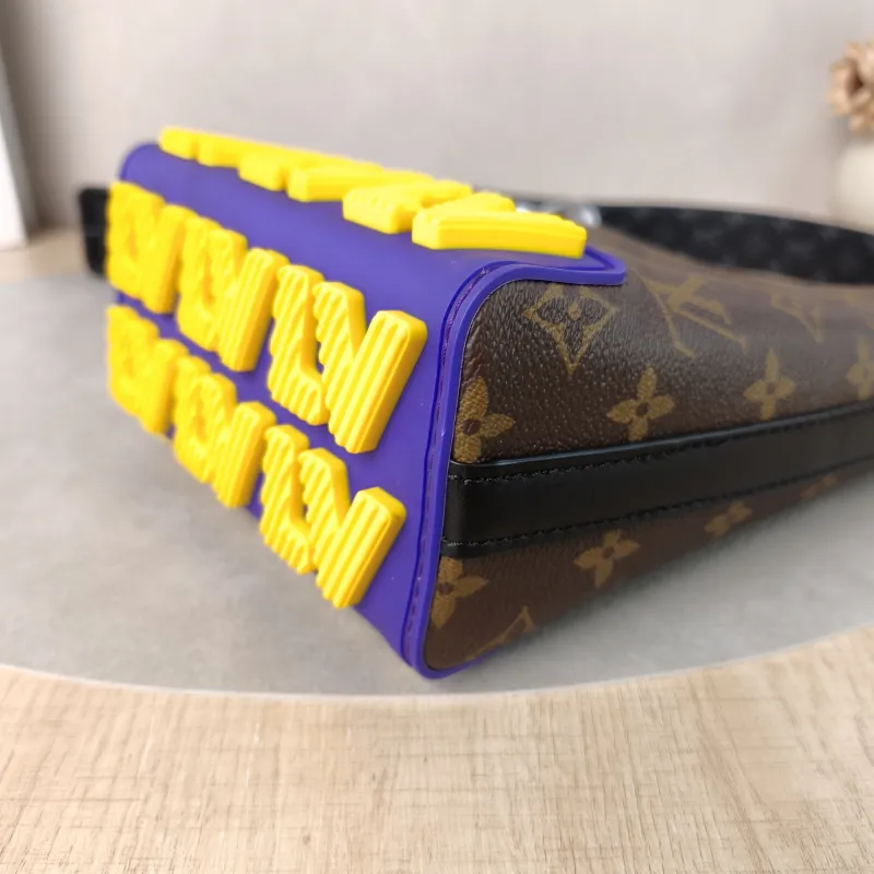 Louis Vuitton Crossbody Bag Cruiser Messenger Bag Monogram PVC One Size16.5 × 10 × 24 cm — detail view 3 of 12