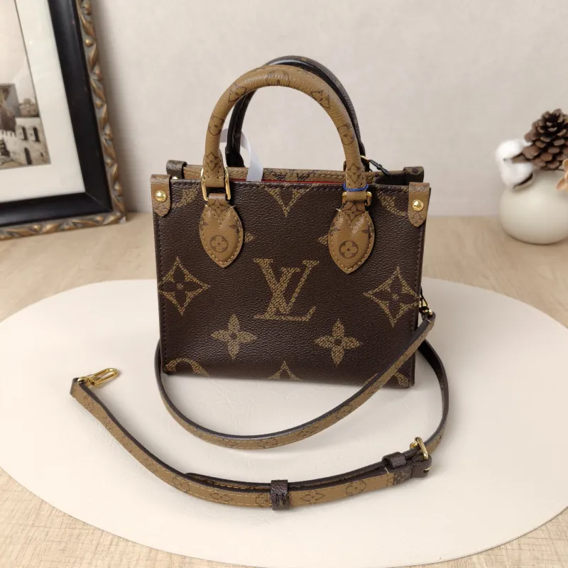 Louis Vuitton Crossbody Bag Onthego BB Monogram PVCBB18 × 8.5 × 15 cm — detail view 6 of 12