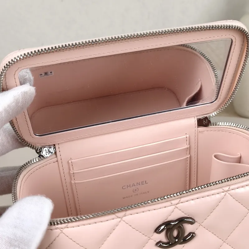 Chanel Crossbody Bag Edition Pink Calfskin Mini 16 × 8 × 9.5 cm — detail view 7 of 13