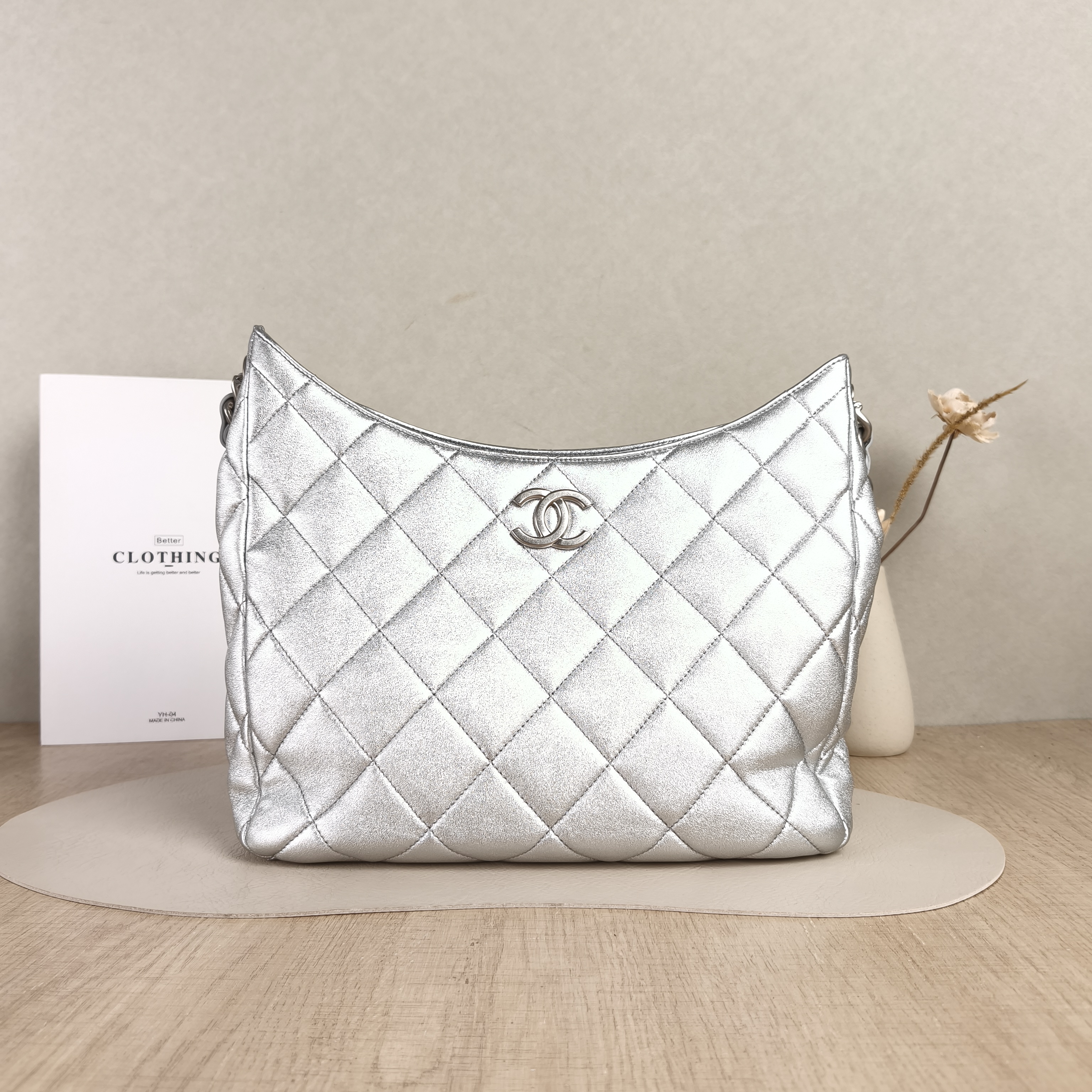 Chanel Shoulder Bag Silver Lambskin One Size28 × 7.5 × 26 cm