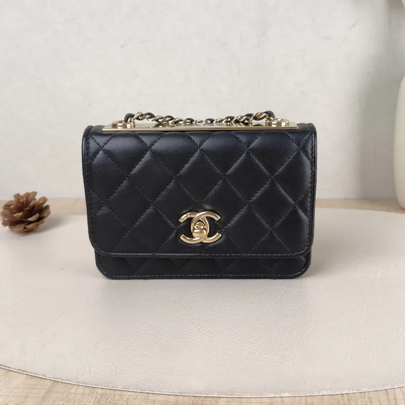 Chanel Crossbody Bag trendy cc woc Black Lambskin Mini 15.5 × 4 × 11 cm 30