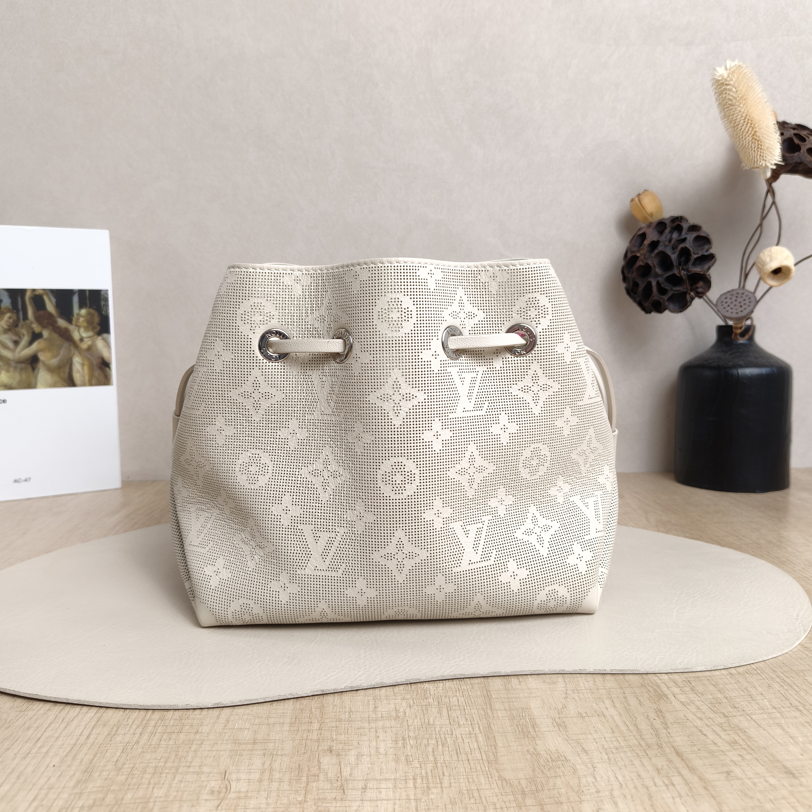 Louis Vuitton Crossbody Bag BELLA Grey Calfskin 22 × 14 × 19 cm