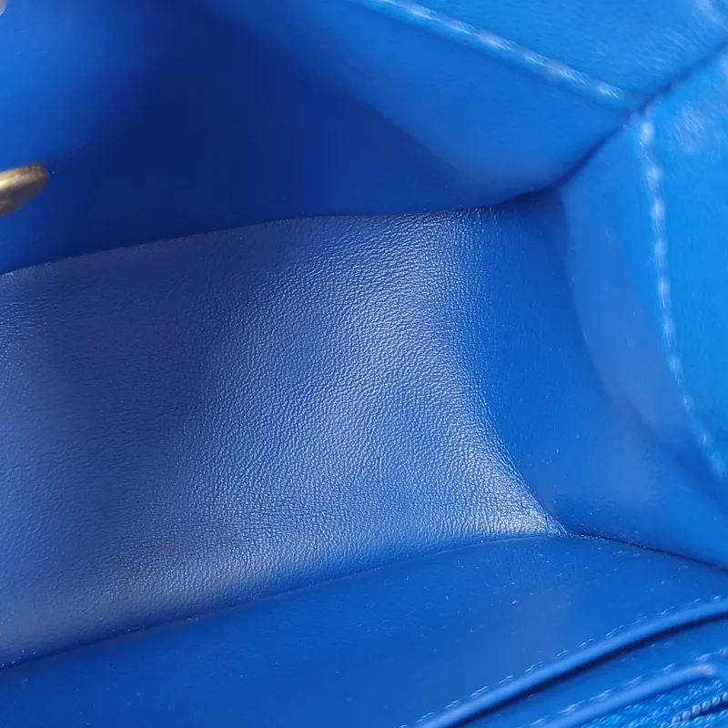 Chanel Crossbody Bag Blue Lambskin One Size17 × 8 × 13.5 cm — detail view 1 of 14