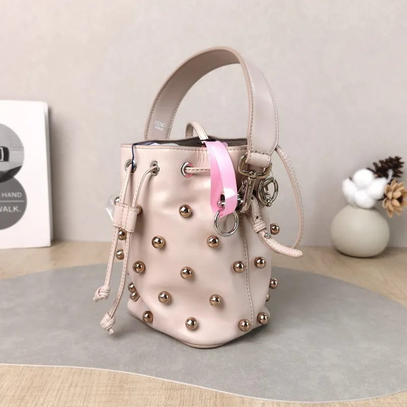 FENDI Crossbody Bag Mon Tresor Bucket Bag Pink Calfskin Mini 12 × 10 × 18 cm — cover view 4 of 5