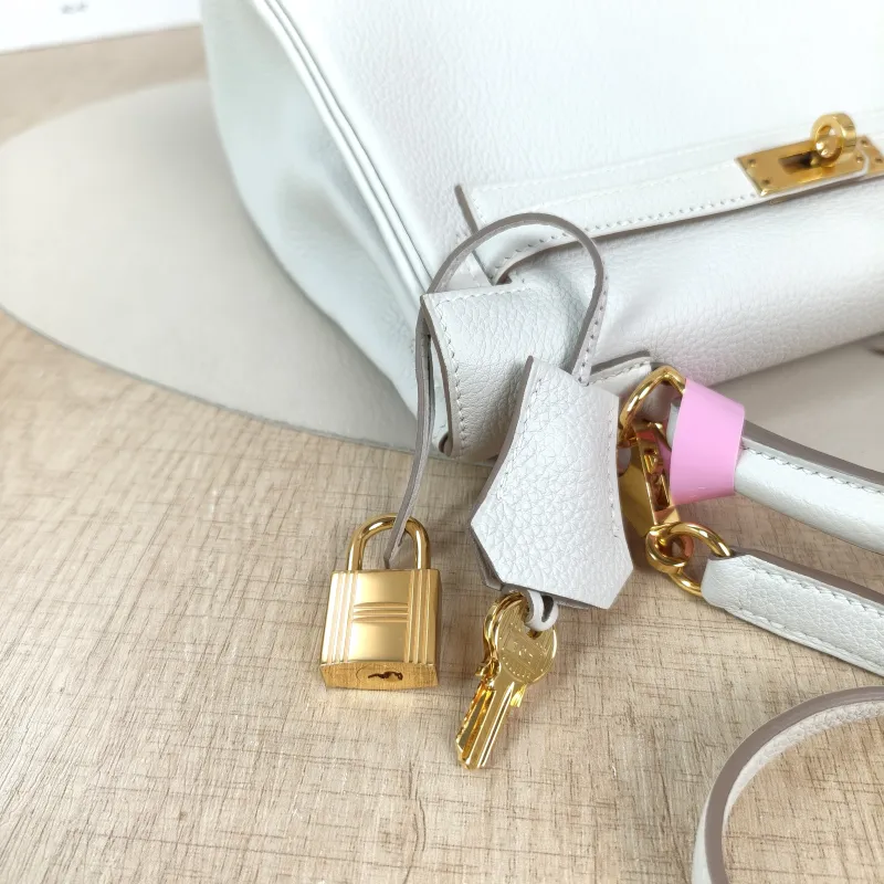 Hermès Shoulder Bag Kelly 25 Gold-Tone Hardware Grey Togo Calfskin Small25 × 7 × 17 cm — detail view 5 of 14