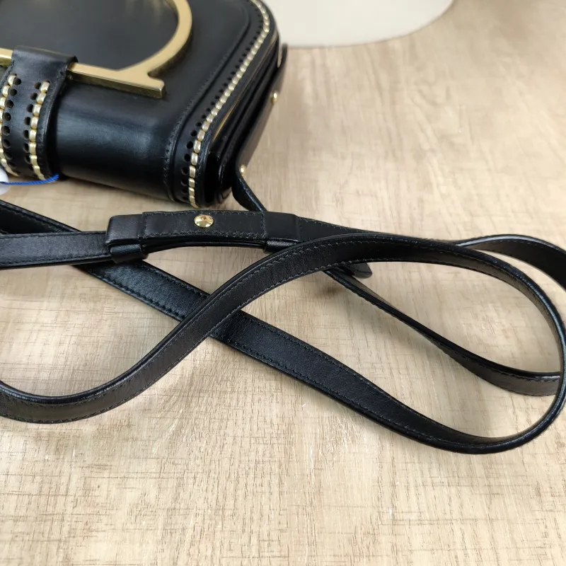 FERRAGAMO Shoulder Bag Shoulder Bag Black Calfskin One Size18 × 5 × 15 cm — detail view 4 of 12