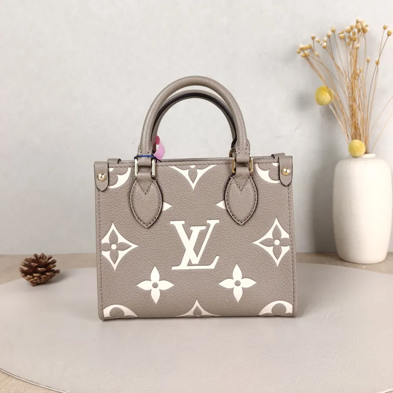 Louis Vuitton Crossbody Bag Onthego BB · White Empreinte Embossed Calfskin BB 18 × 8.5 × 15 cm — cover view 3 of 5