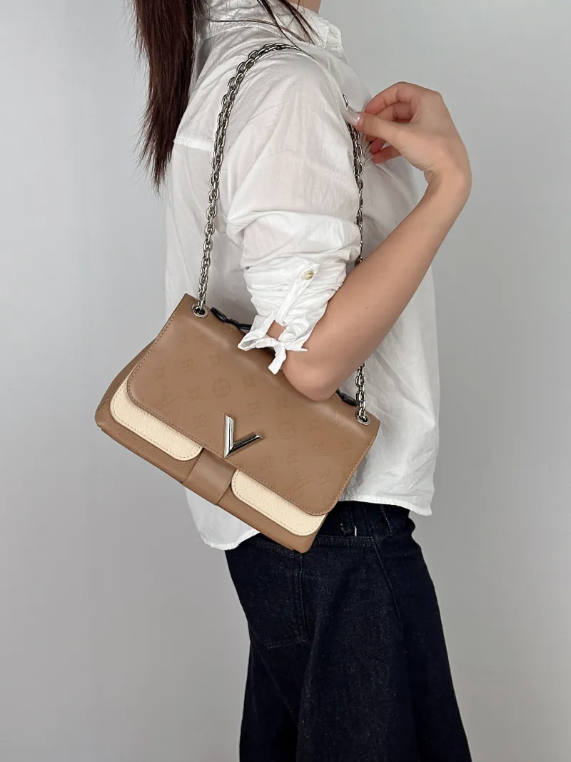 Louis Vuitton Shoulder Bag Very Chain Chain Bag Calfskin One Size24 × 8 × 15 cm — on-model view 1 of 3