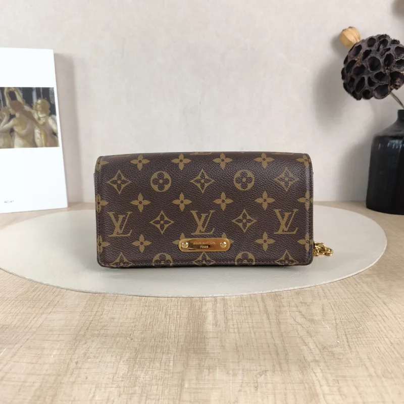 Louis Vuitton Crossbody Bag LILY Chain Bagwoc Monogram PVC One Size 21 × 3.5 × 10.5 cm