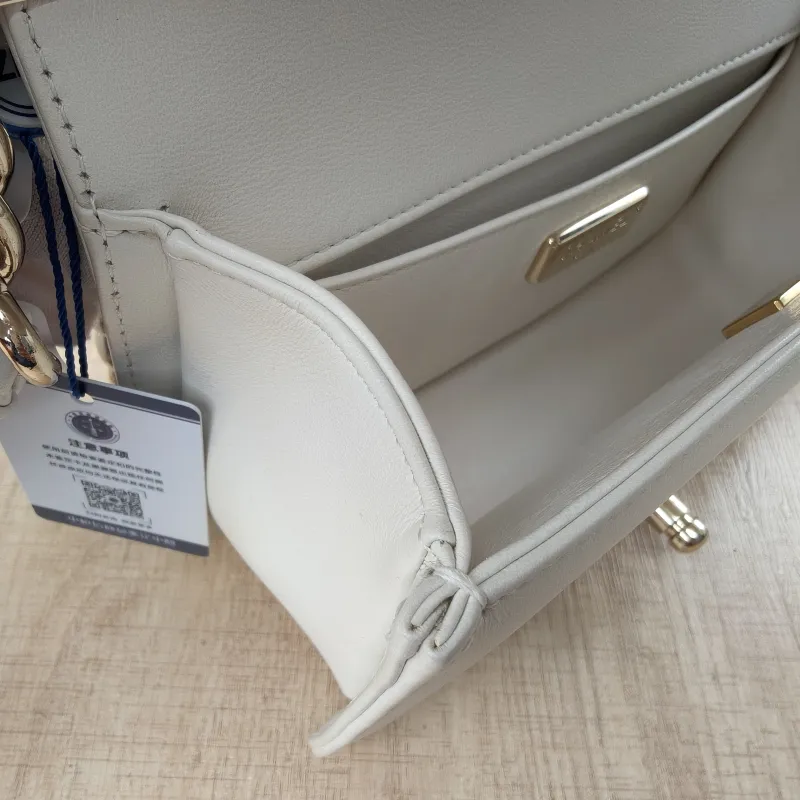Chanel Crossbody Bag Le Boy​ Edition White Calfskin Small20.5 × 8.5 × 12 cm — detail view 5 of 19