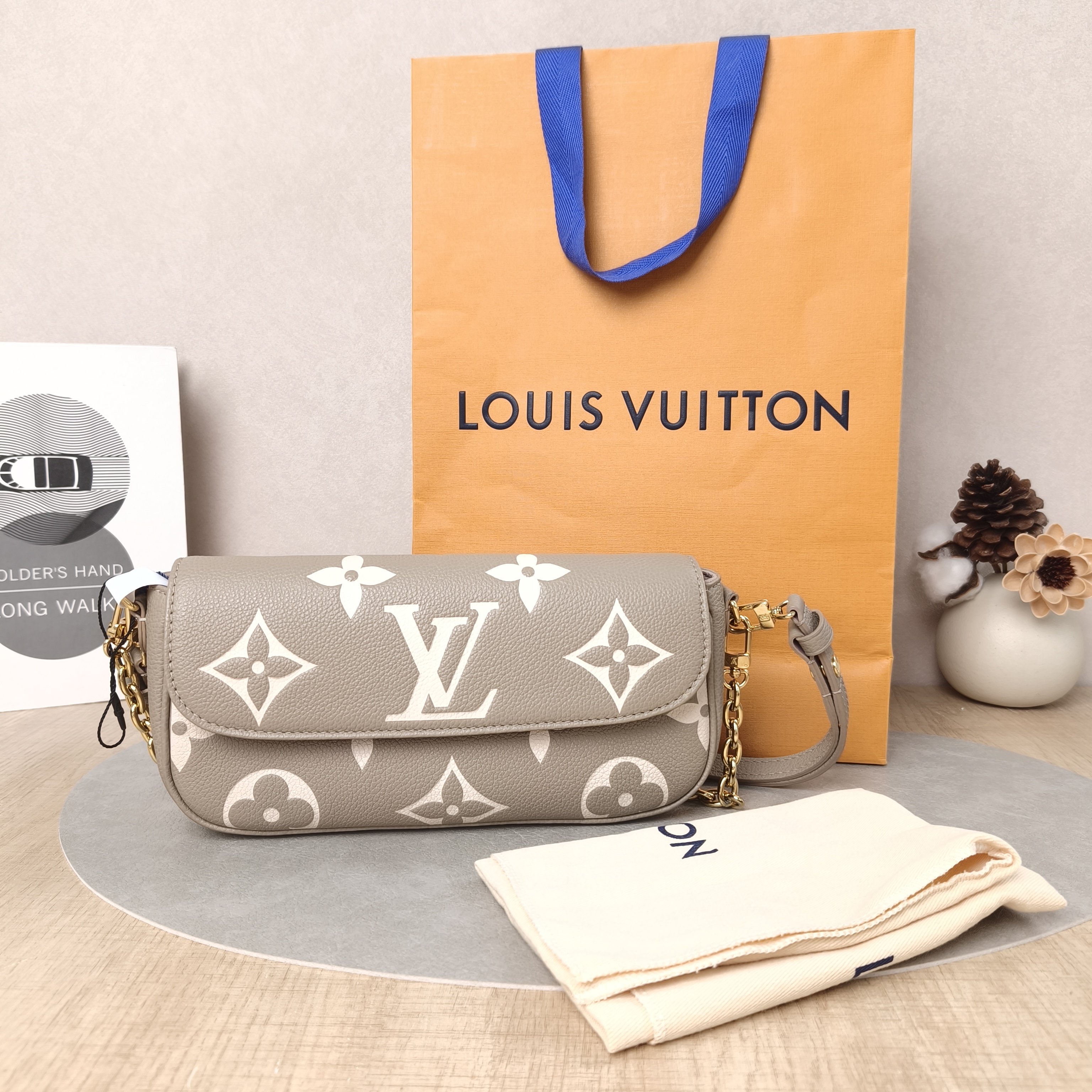 Louis Vuitton Crossbody Bag IVY Empreinte Embossed Calfskin Monogram Small23.5 × 4.3 × 12 cm — cover view 3 of 6