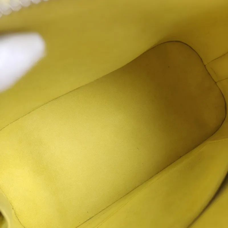 Louis Vuitton Top Handle Bag Alma Medium — detail view 3 of 10