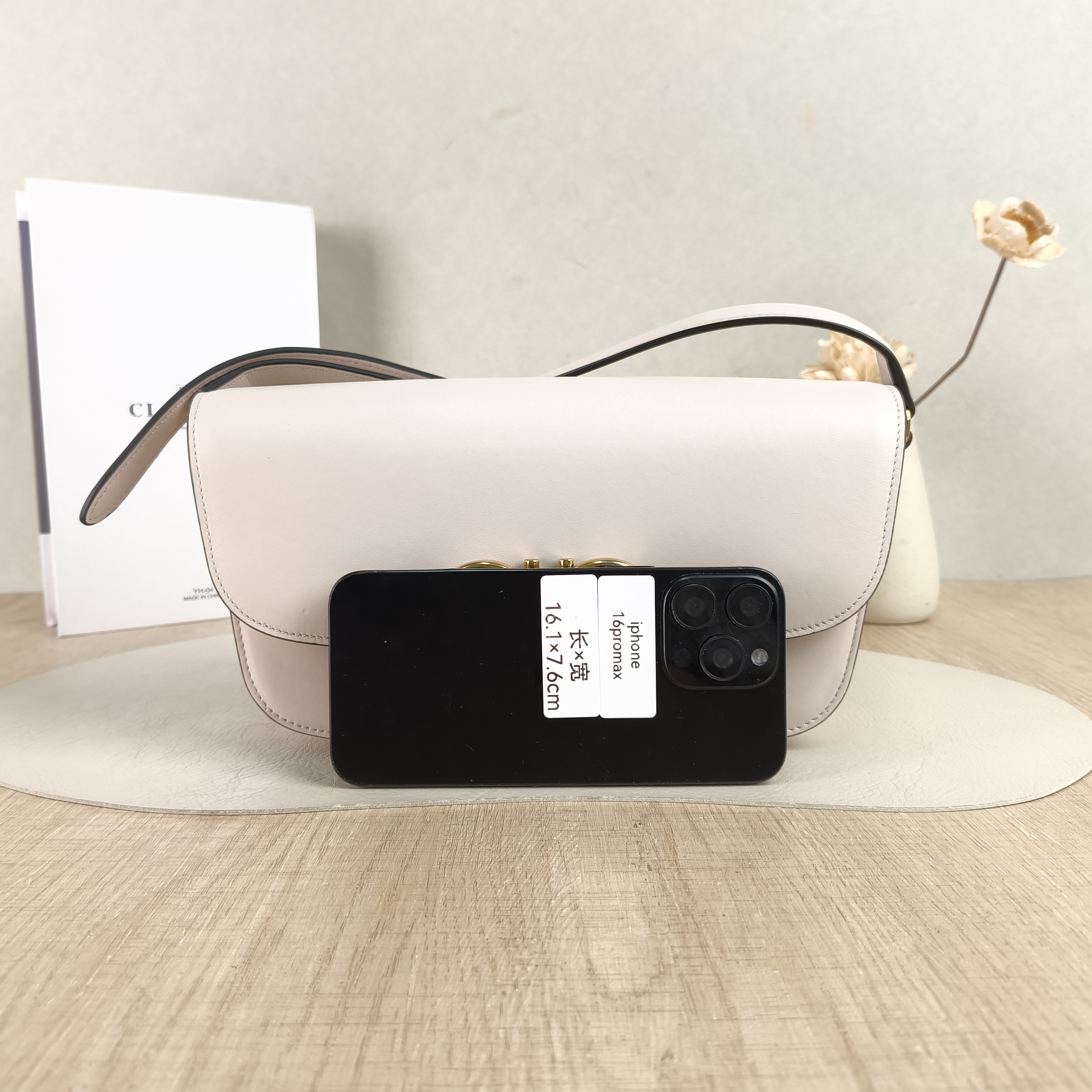 FERRAGAMO Shoulder Bag Shoulder Bag White Calfskin One Size26 × 5 × 14 cm — cover view 2 of 5