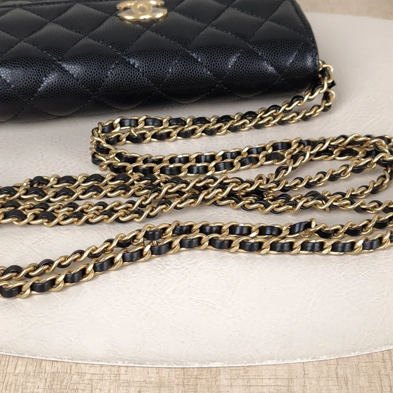 Chanel Crossbody Bag Black Grained Calfskin 17 × 4 × 9 cm — detail view 3 of 11