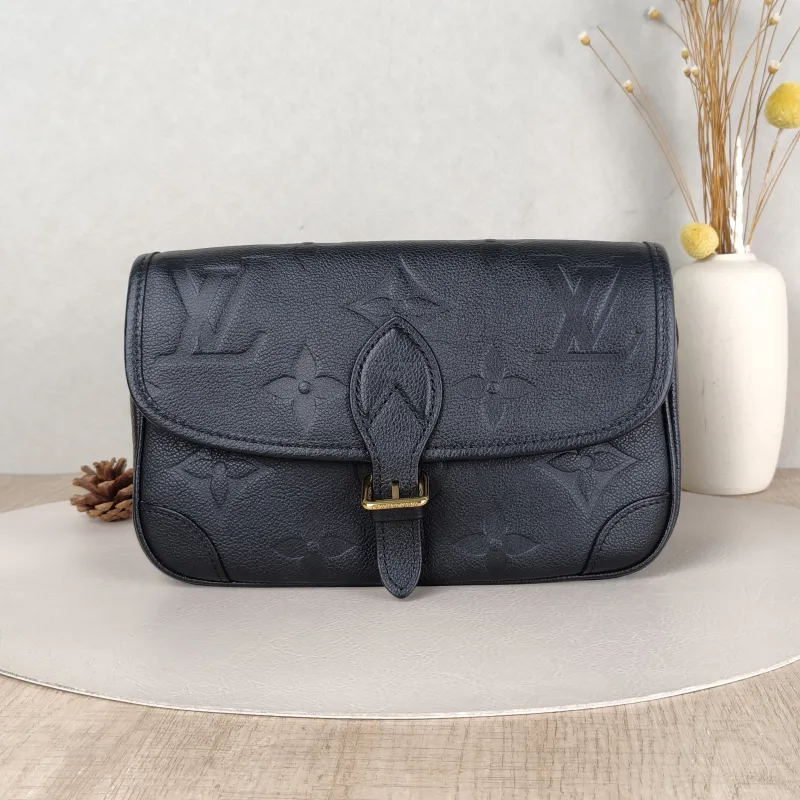 Louis Vuitton Crossbody Bag Diane Baguette Bag Black Empreinte Embossed Calfskin Monogram Small24 × 9 × 15 cm